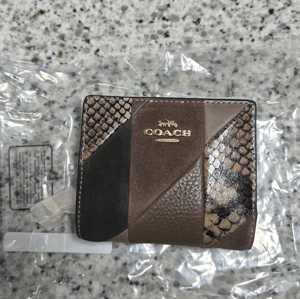 Coach Snap Wallet With Patchwork And Snake Print (Gold)